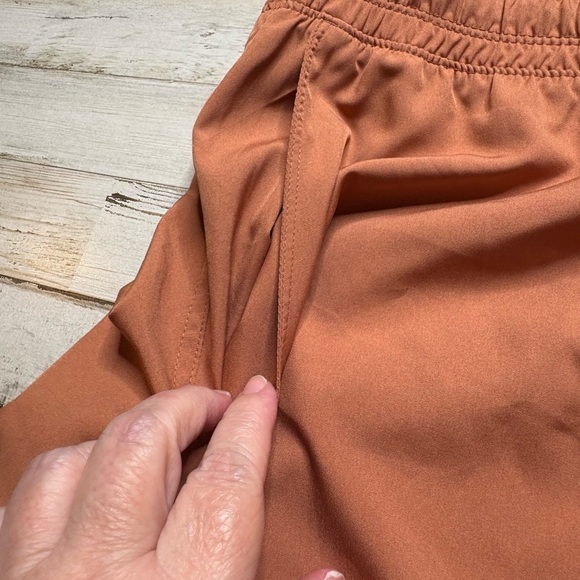 OLD NAVY ~ Plus 4X ~ Warm Hickory STRETCH TECH Cropped WIDE LEG Pants - Picture 3 of 13